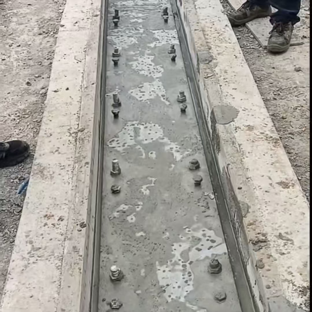 岢岚港口码头起重机龙门吊重型机械设备稳固用早强快凝轨道胶泥